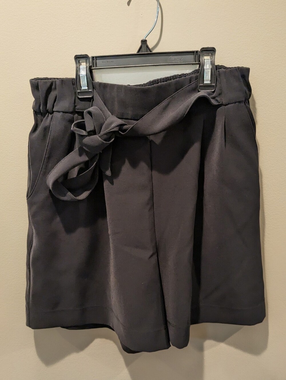 Lululemon Black Tie-Waist Women’s Shorts Size 6